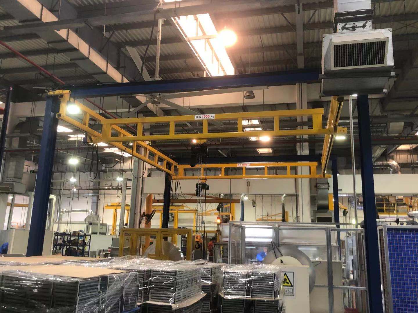 直立式刚性轨道起重机