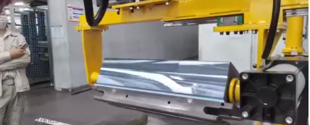 三维智能翻转助力机械手：高效生产与精准操作的完美结合